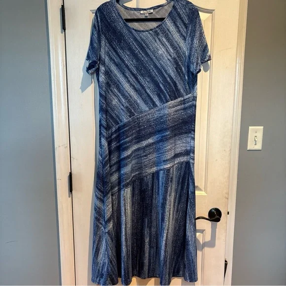 Serengeti Asymmetrical Dress in Blue and White - Picture 8 of 8